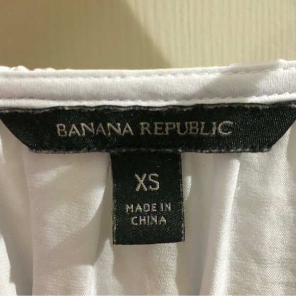 ❌SOLD Banana Republic V-Neck Button Up Blouse - Picture 7 of 8